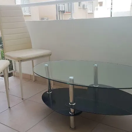 Comfort 103 شقة لارنكا