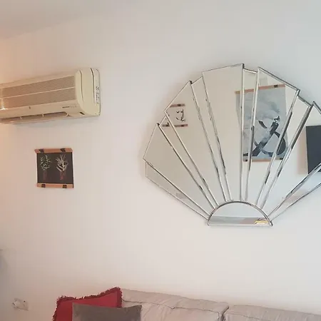 Comfort 103 * لارنكا